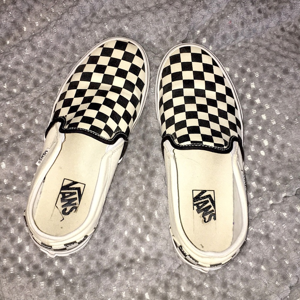 Women’s 7.5 Checkered Vans